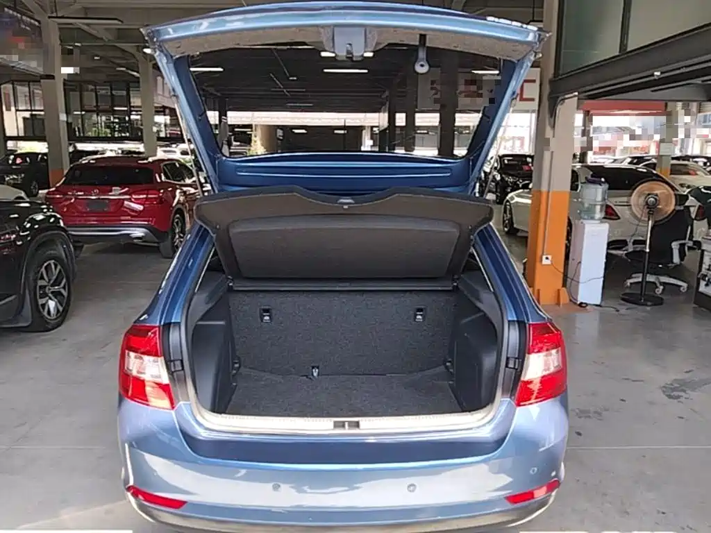 Skoda Rapid Spaceback 2014 — фото 19