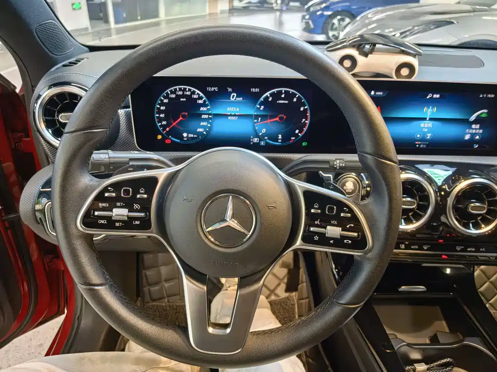 Mercedes-Benz A-Class 2019 — фото 10