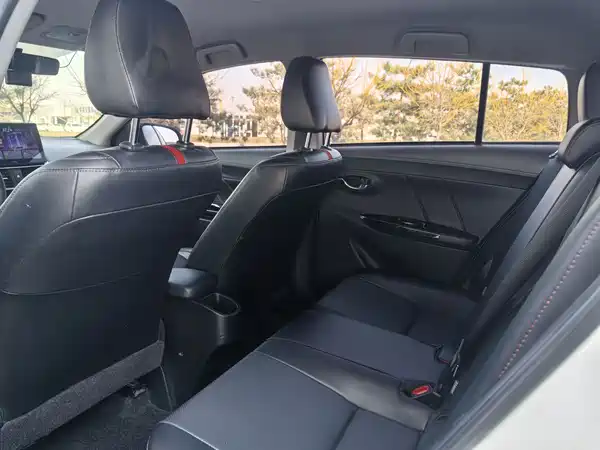 Toyota Yaris L 2021