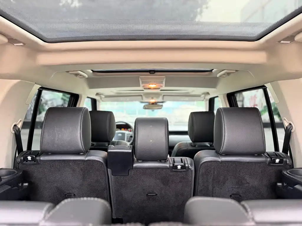 Land Rover Discovery 2015 — фото 10