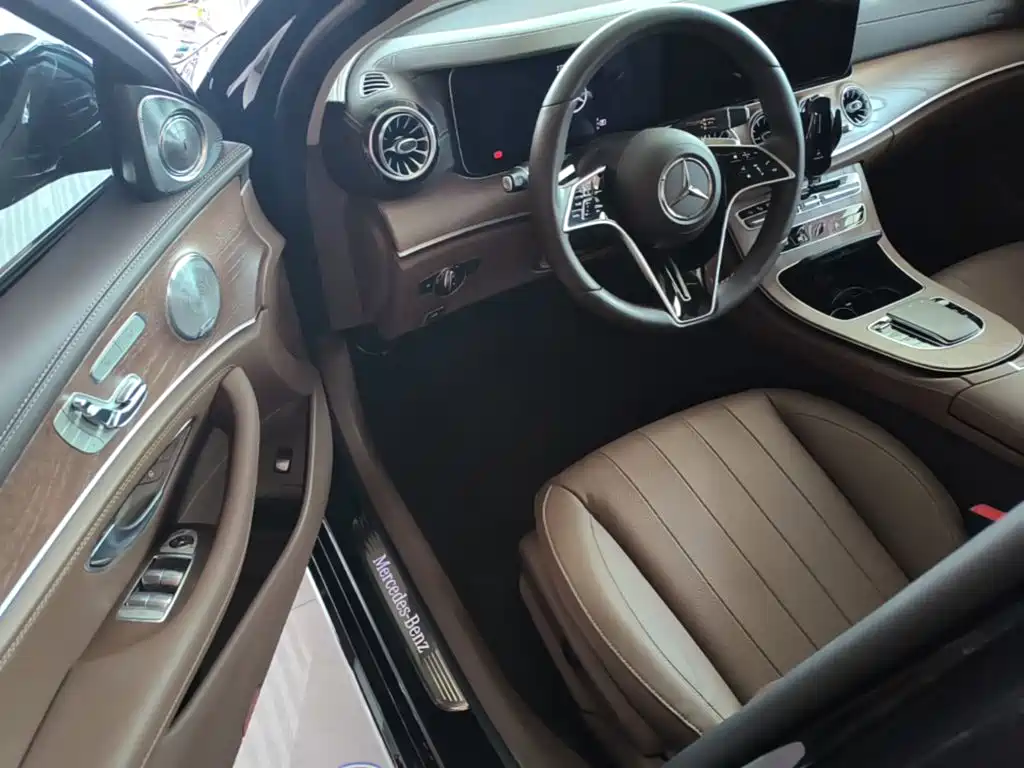 Mercedes-Benz E-Class 2023 — фото 16