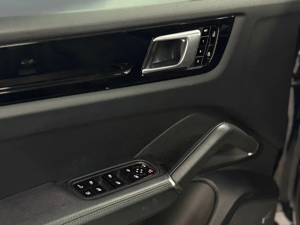 Porsche Cayenne Hybrid 2020 — фото 11