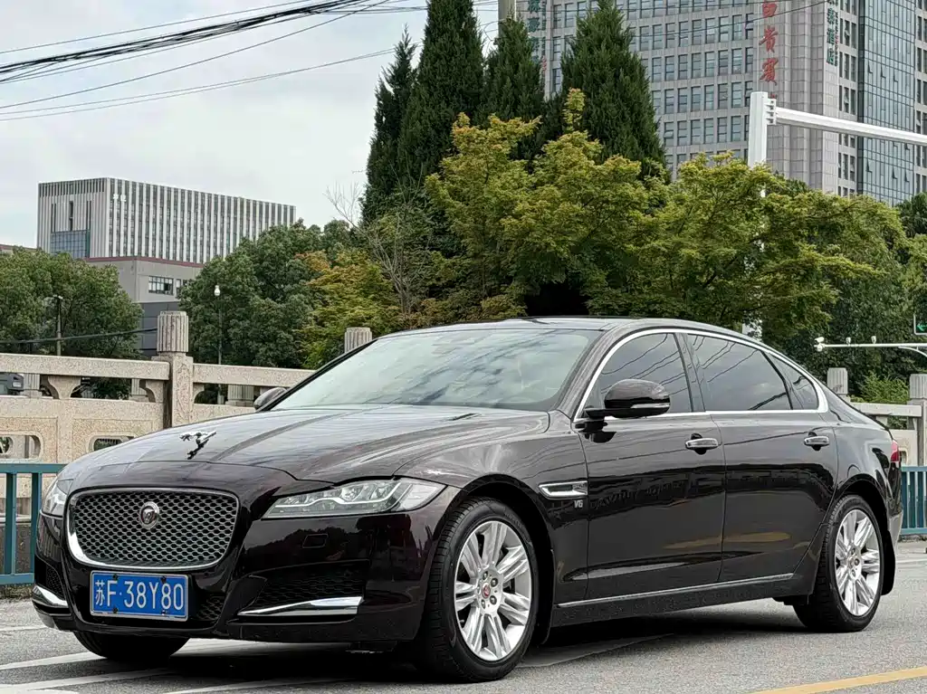 Jaguar XFL 2018 — фото 1