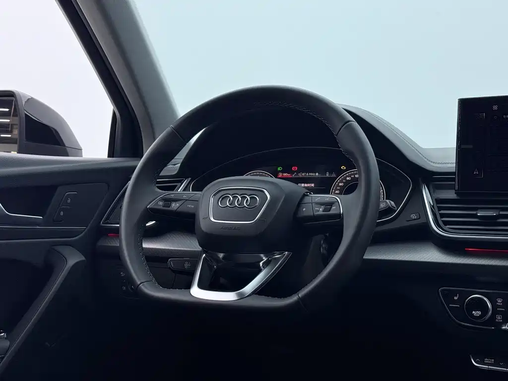 Audi Q5L 2022 — фото 17