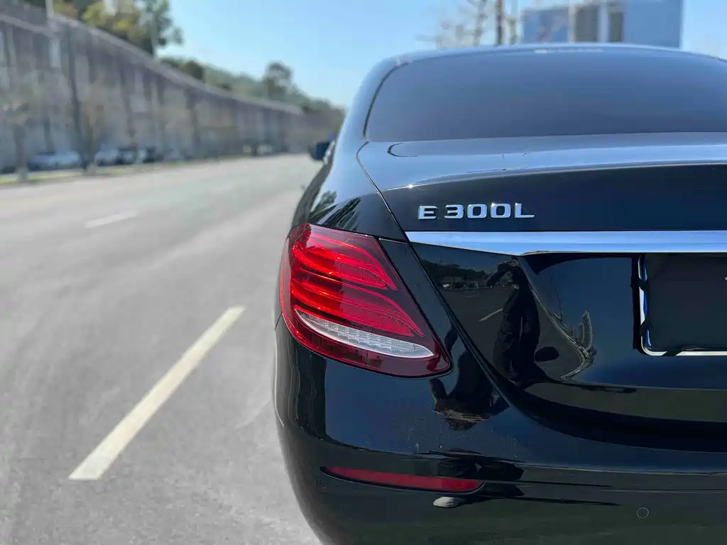 Mercedes-Benz E-Class 2019 — фото 16
