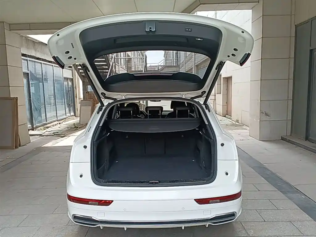 Audi Q5L 2020 — фото 19