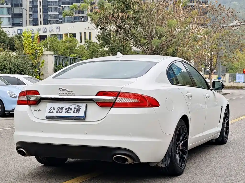 Jaguar XF 2014 — фото 5