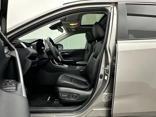 Toyota RAV4 2020 — фото 12