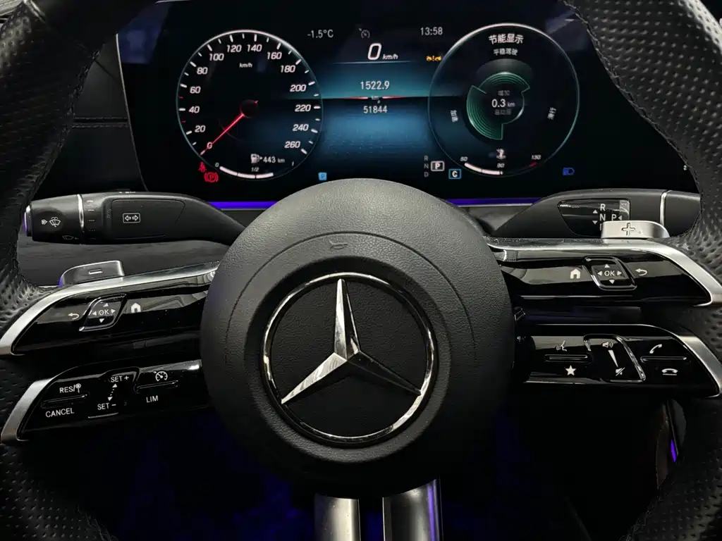 Mercedes-Benz E-Class 2023 — фото 12