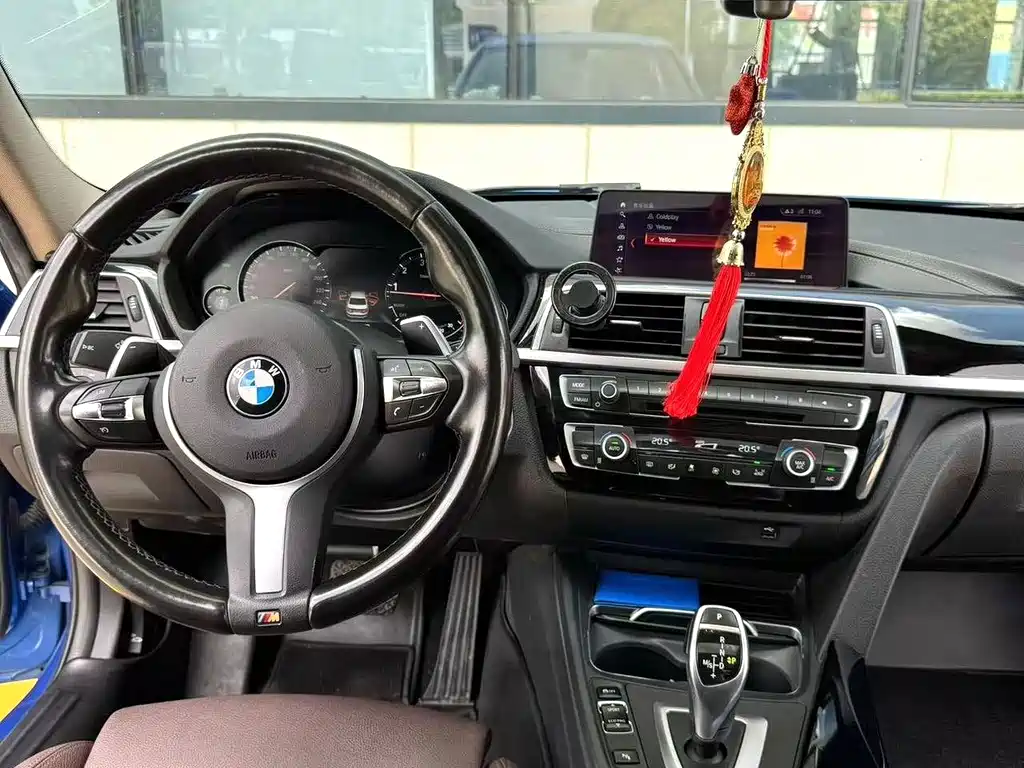 BMW 3 Series 2019 — фото 9