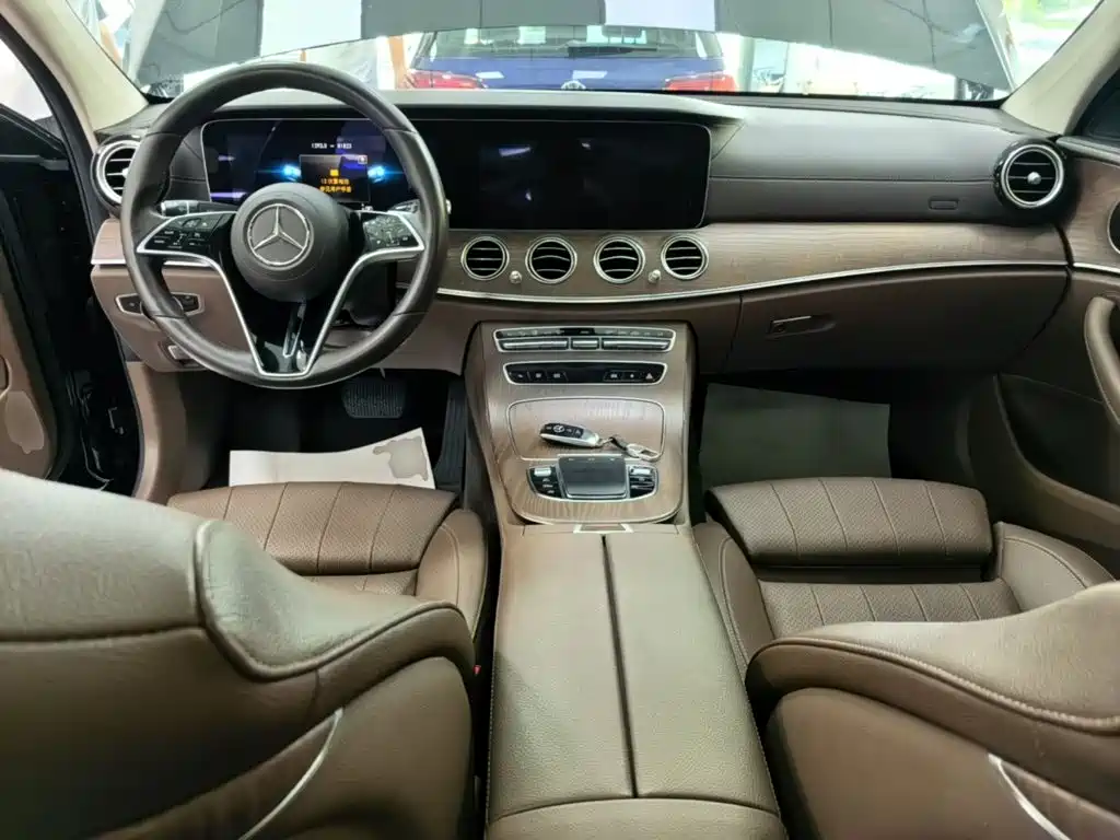 Mercedes-Benz E-Class 2022 — фото 10