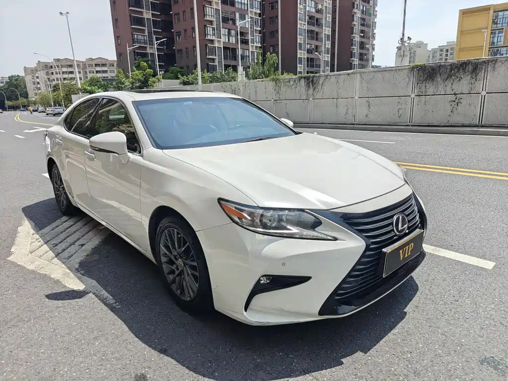 Lexus ES 2018 — фото 2