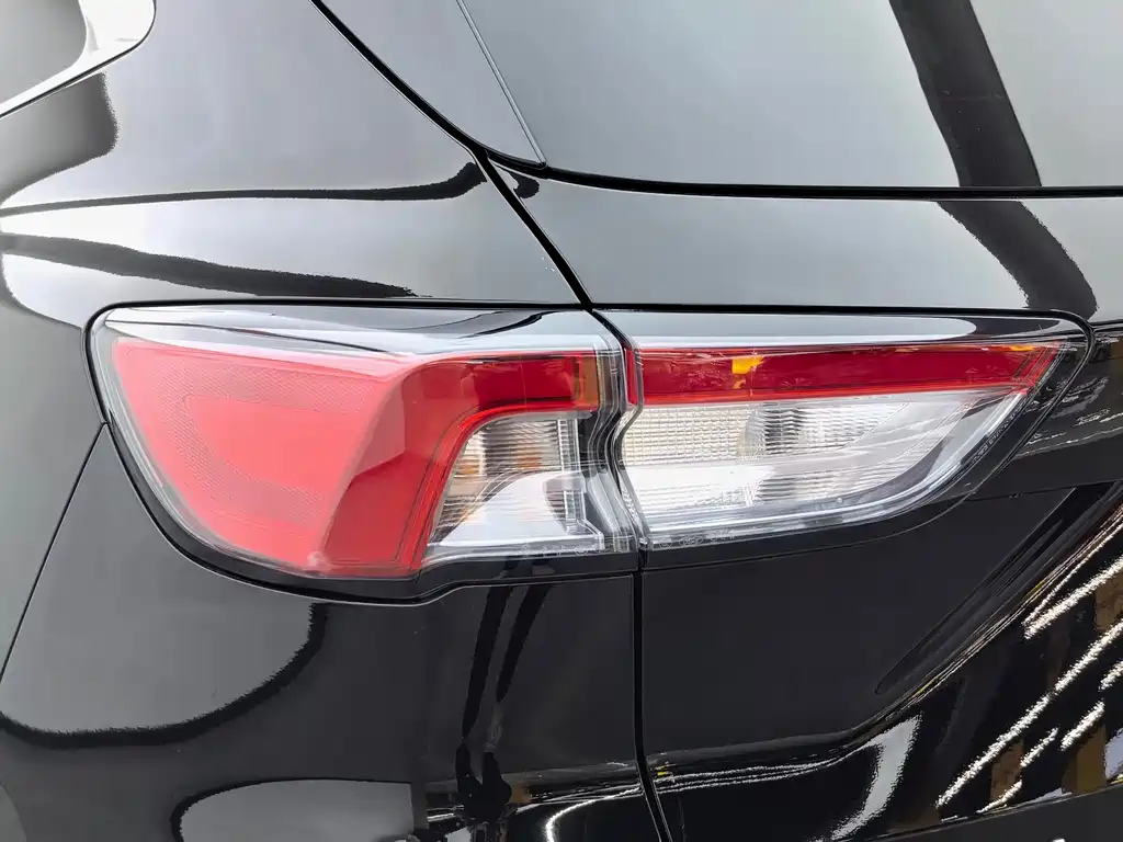 Ford Escape 2020 — фото 12