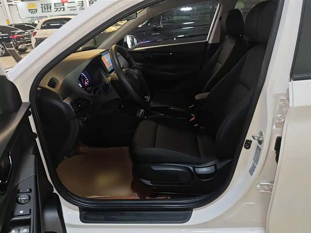 Hyundai Elantra 2020 — фото 15