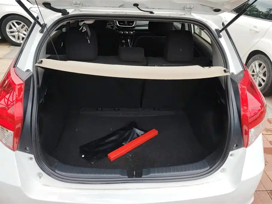 Toyota Yaris L 2015
