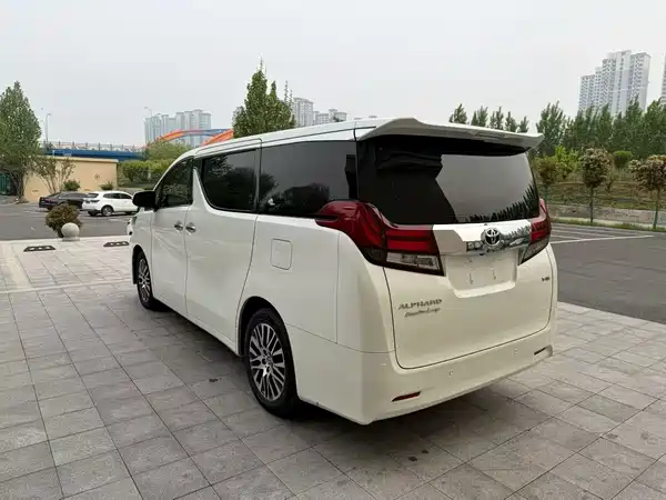 Toyota Alphard 2015