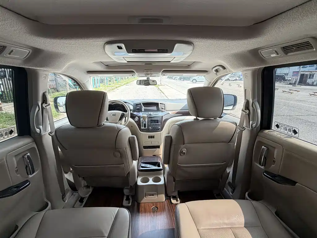 Nissan Quest 2017 — фото 12