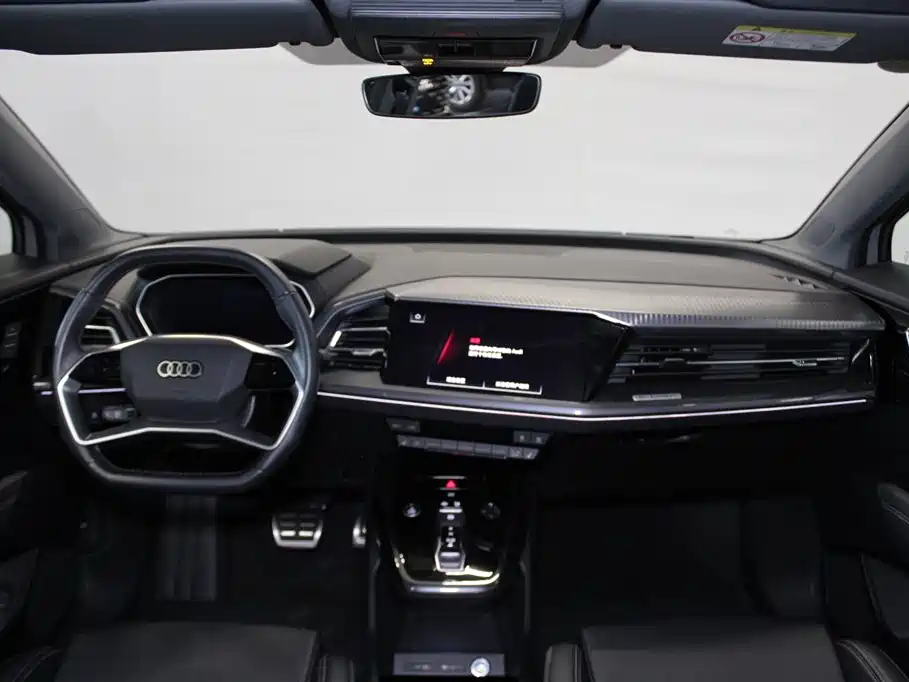 Audi Q4 e-tron 2025 — фото 9