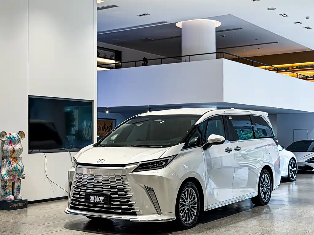 Lexus LM 2025