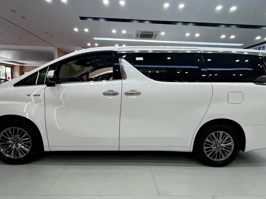 Toyota Vellfire 2022 — фото 5