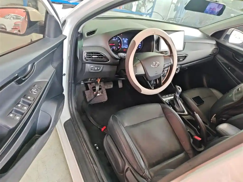Hyundai Elantra 2019 — фото 16