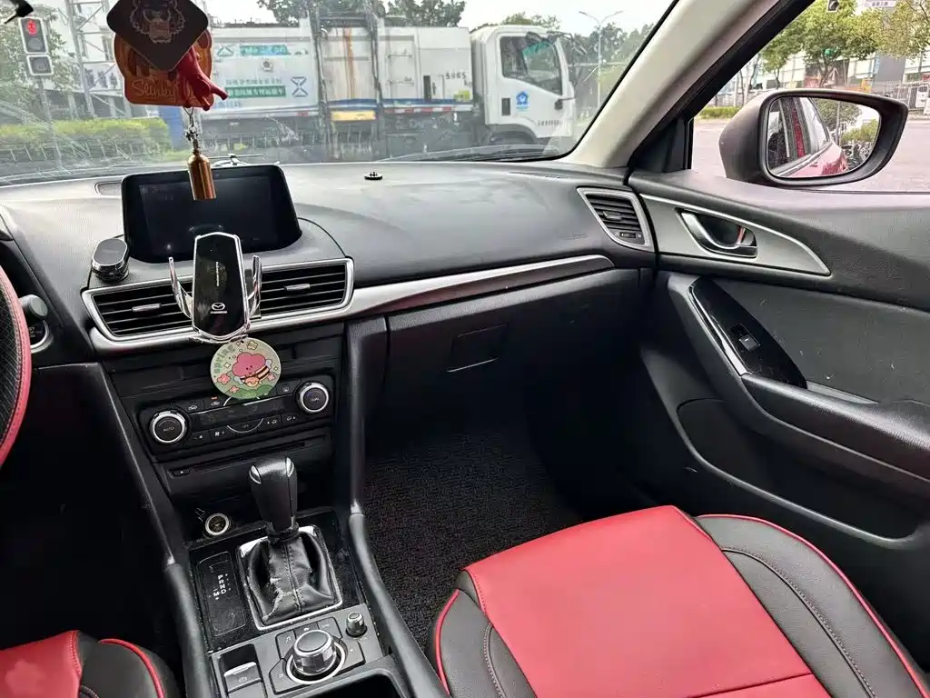 Mazda 3 Axela 2017 — фото 12