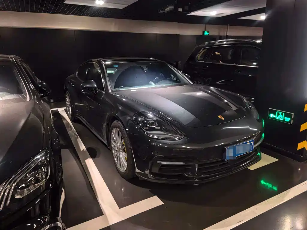 Porsche Panamera 2017 — фото 1