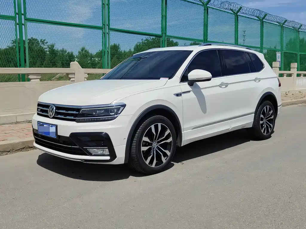 Volkswagen Tiguan L 2019 — фото 1