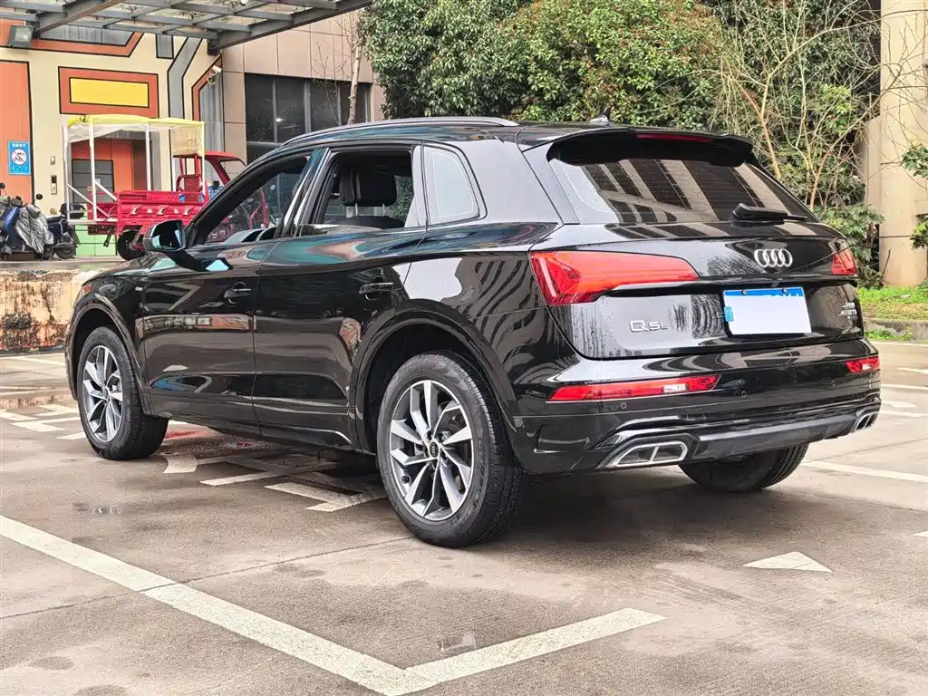 Audi Q5L 2023 — фото 17