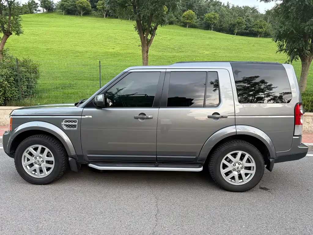 Land Rover Discovery 2010 — фото 8