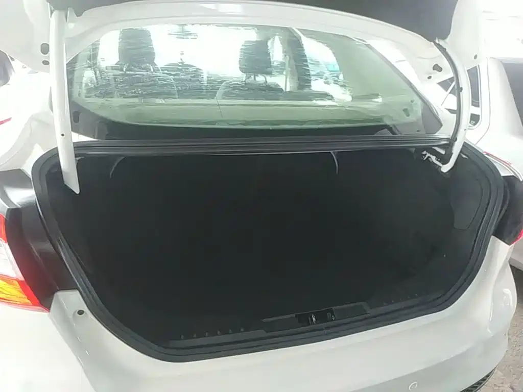 Ford Focus 2015 — фото 19