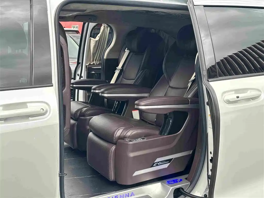 Toyota Sienna 2022 — фото 15