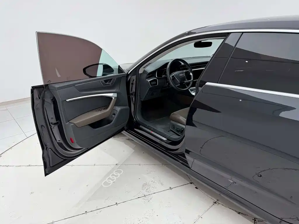 Audi A7L 2023 — фото 24