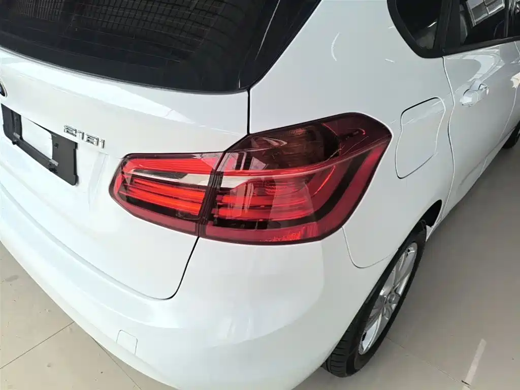BMW 2 Series Active Tourer 2017 — фото 8
