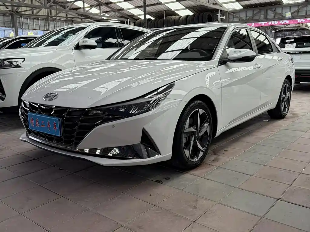 Hyundai Elantra 2023 — фото 1