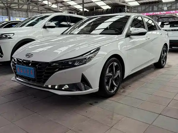 Hyundai Elantra 2023