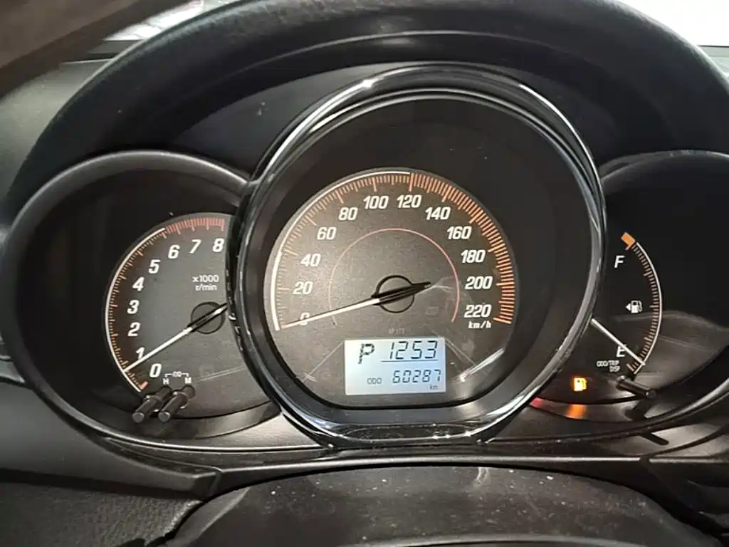 Toyota Yaris L 2021 — фото 12