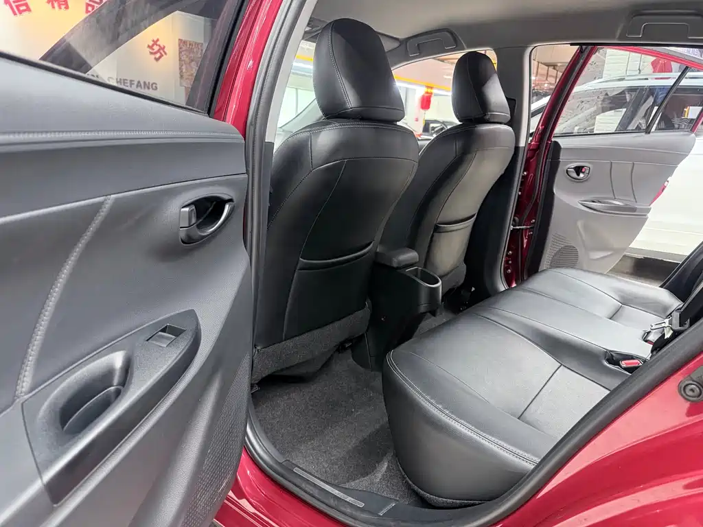 Toyota Yaris L 2021 — фото 18