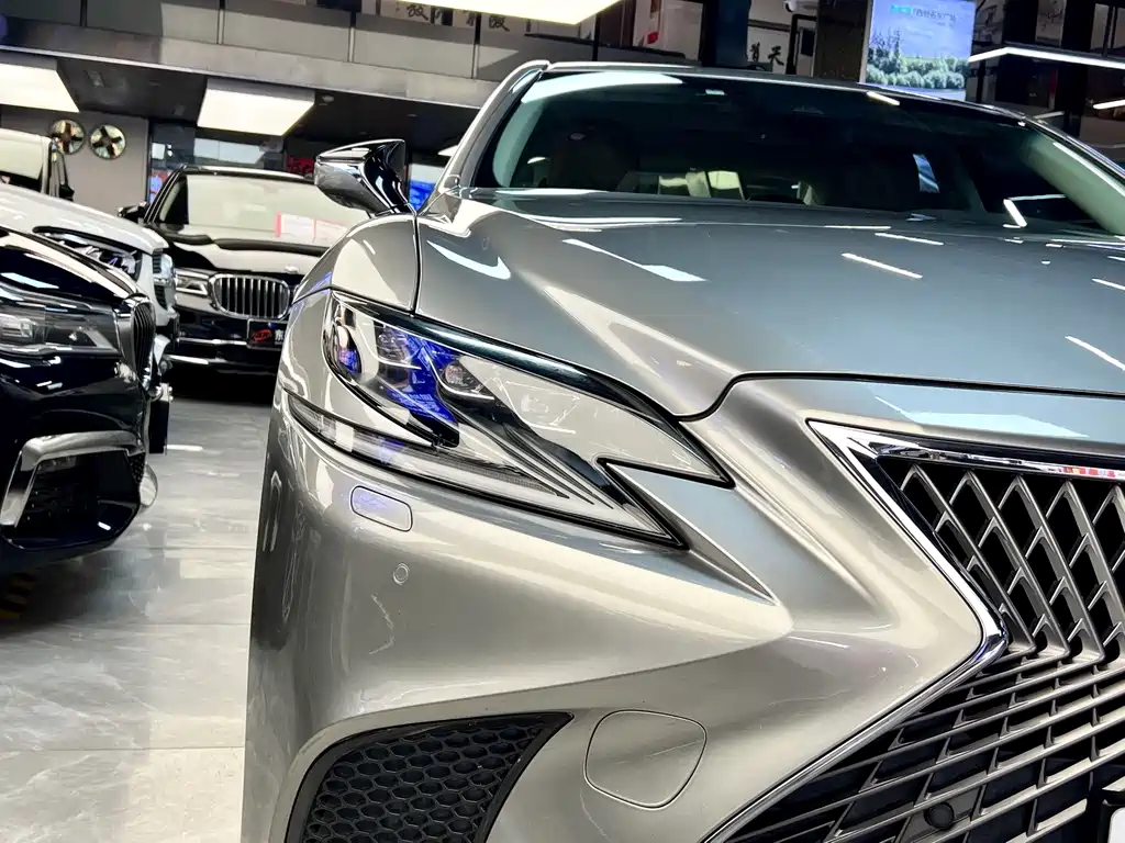 Lexus LS 2018 — фото 5