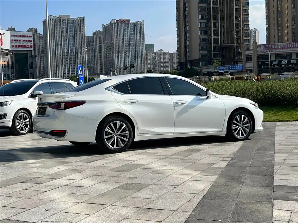 Lexus ES 2021 — фото 6