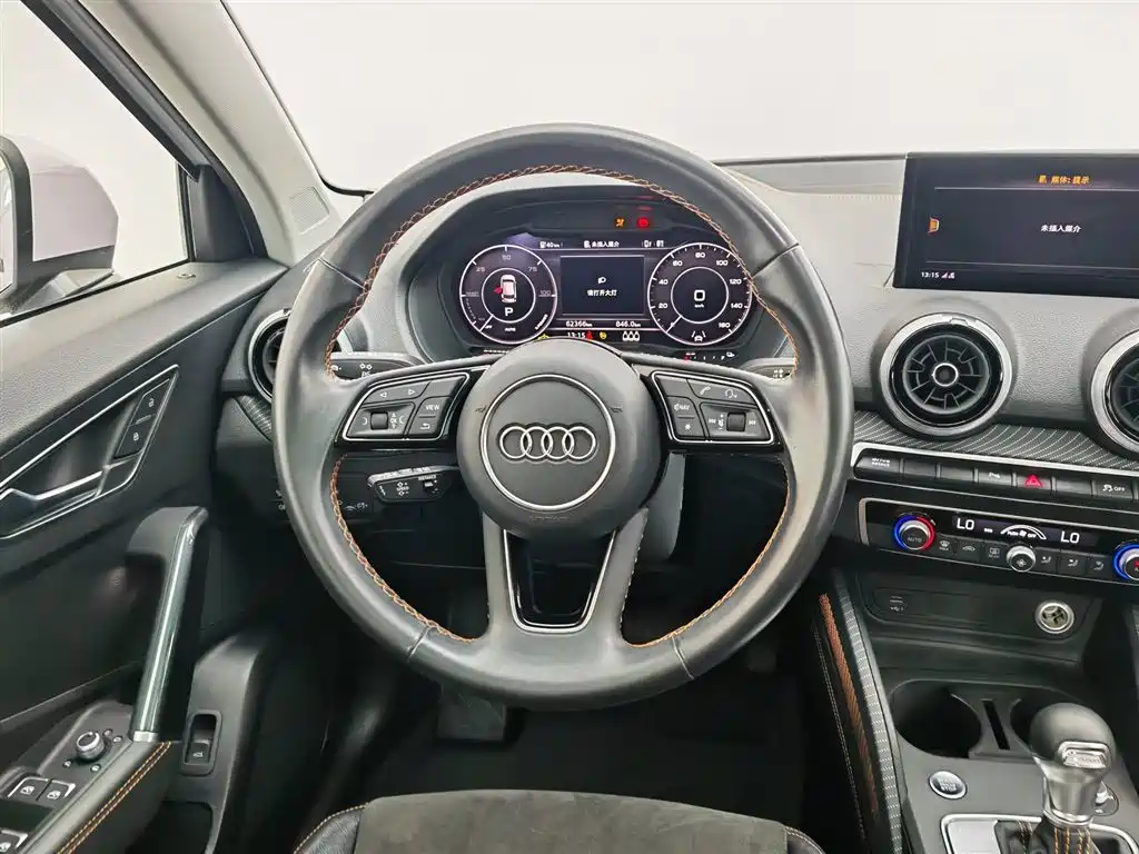 Audi Q2L e-tron 2022 — фото 11