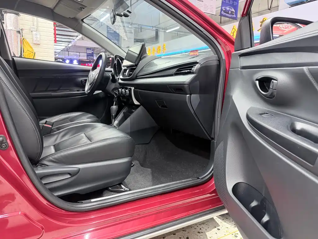 Toyota Yaris L 2021 — фото 17