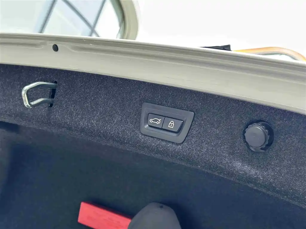 BMW 5 Series 2018 — фото 29