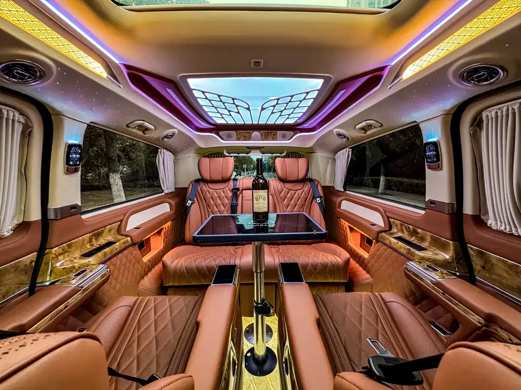 Mercedes-Benz V-Class 2023 — фото 32