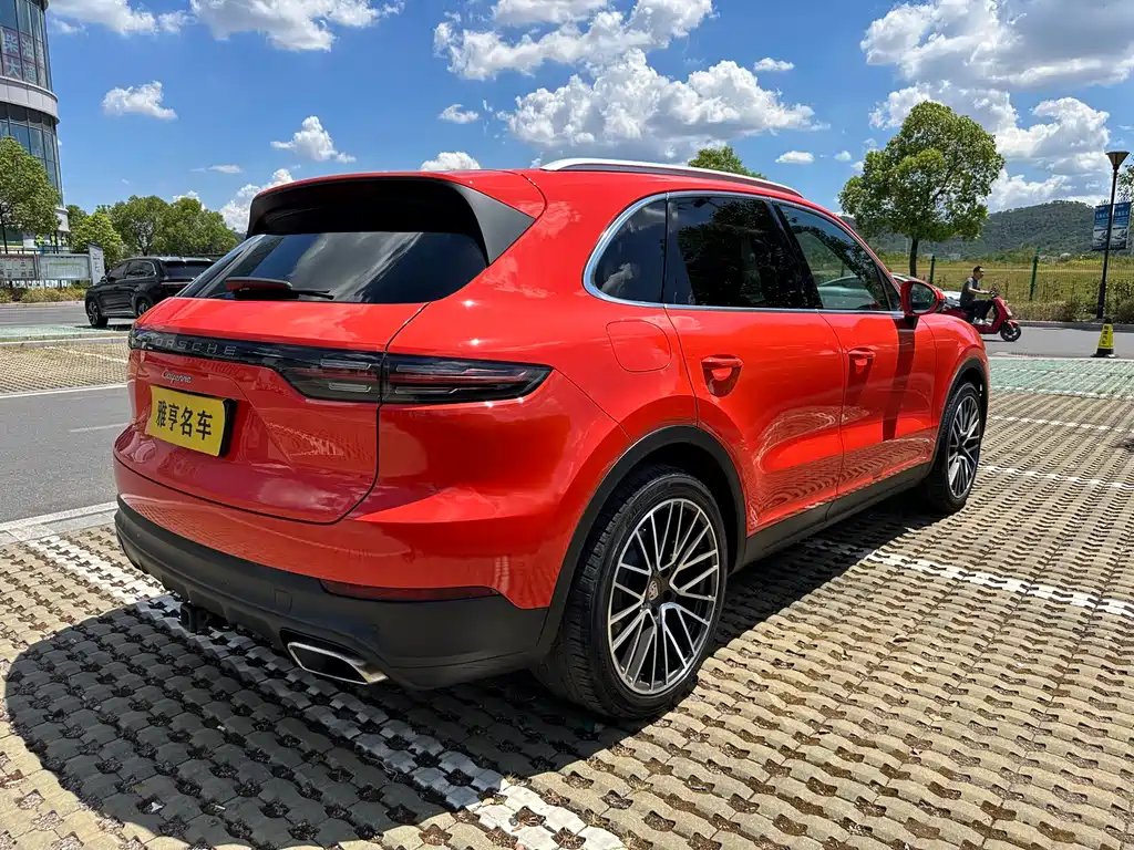 Porsche Cayenne 2021 — фото 19