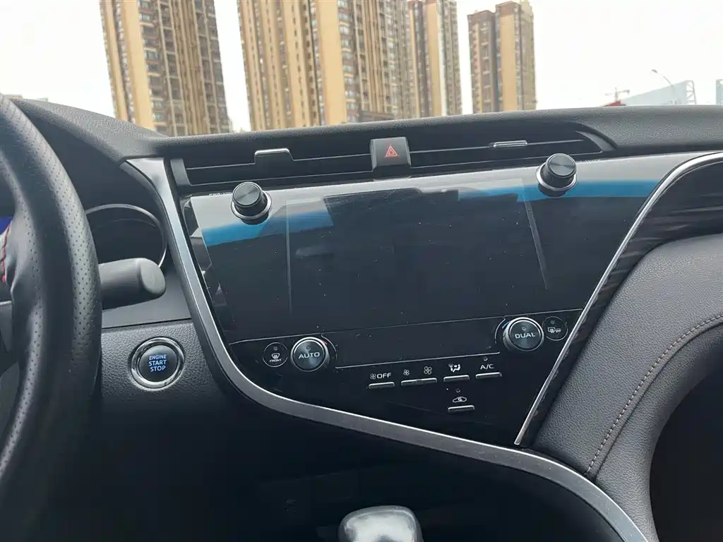 Toyota Camry 2020 — фото 17