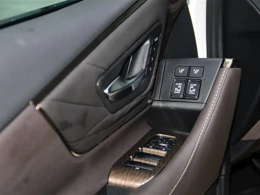 Toyota Vellfire 2024 — фото 31
