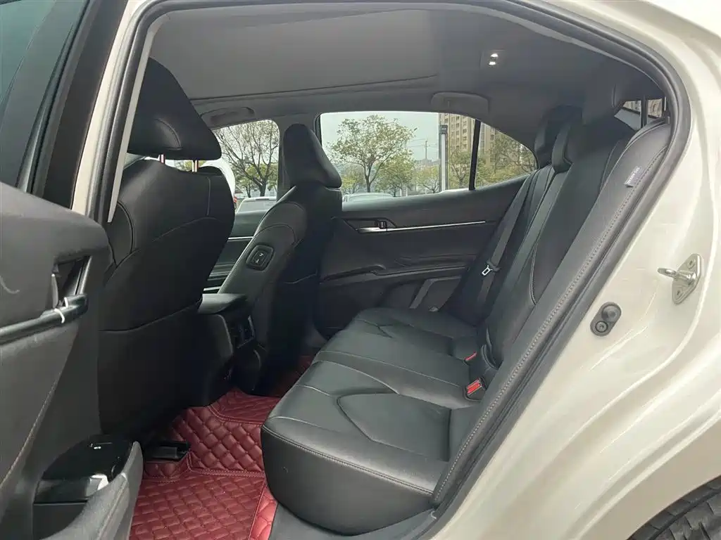 Toyota Camry 2020 — фото 14