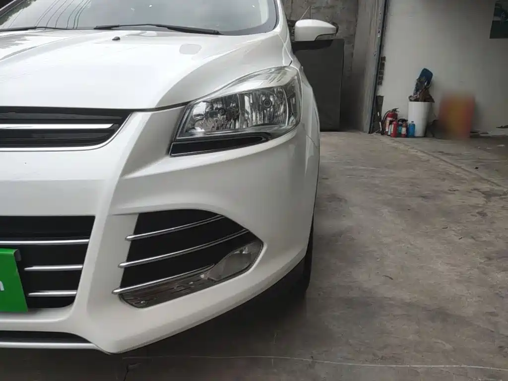 Ford Kuga 2015 — фото 24