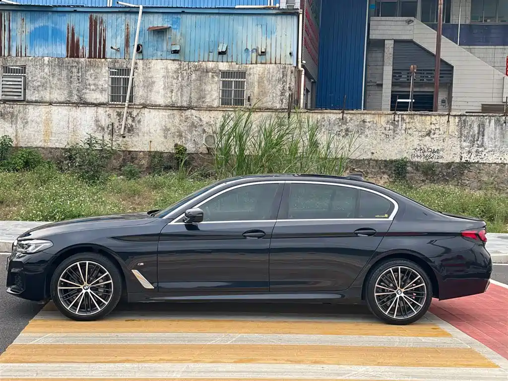 BMW 5 Series 2022 — фото 15